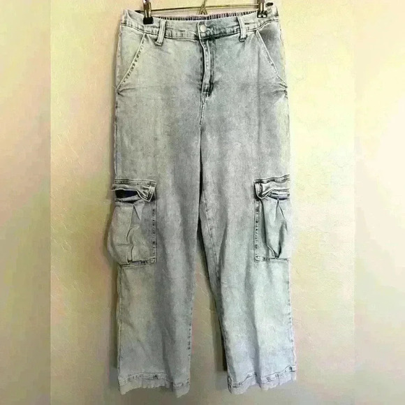 Abound Light Wash Wide Leg Cargo Jeans Size 29 - Picture 1 of 6